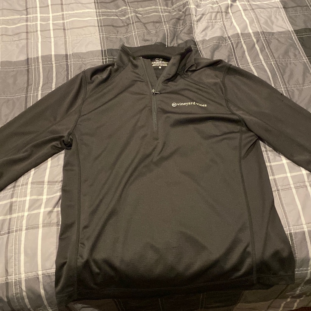 Vineyard Vines performance quarter zip size M